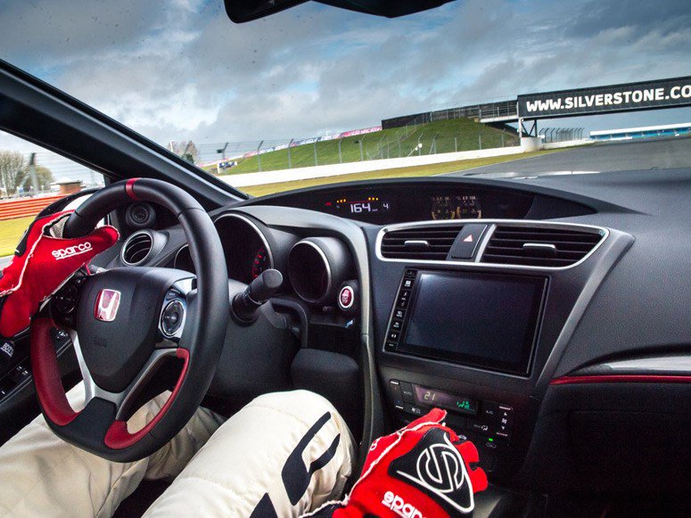 All New Honda Civic Type R Cetak Rekor Waktu Terbaik Di Lima Sirkuit Balap Kelas Dunia hondabandung.info/2016/06/23/new…