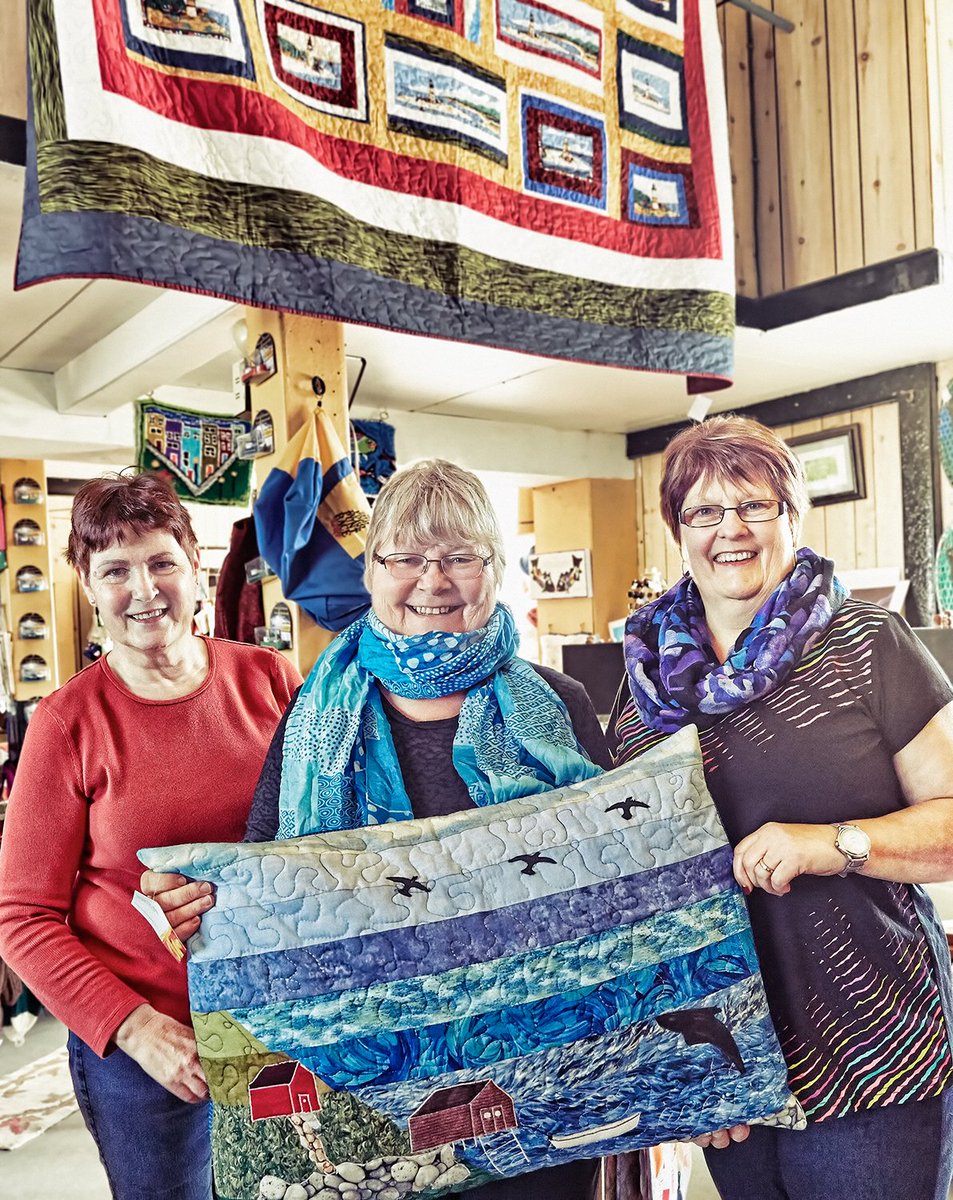 DanLimPhoto's tweet image. Quilt makers of #fogoisland.