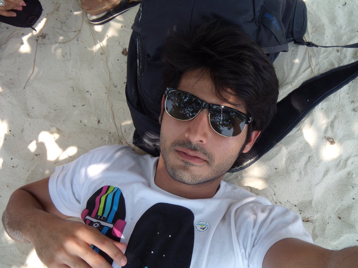 omkarkapoor's tweet photo. Lose yourself to Find yourself π€ #beachlife #skyabove #sandbelow https://t.co/mtEkEjDjgJ