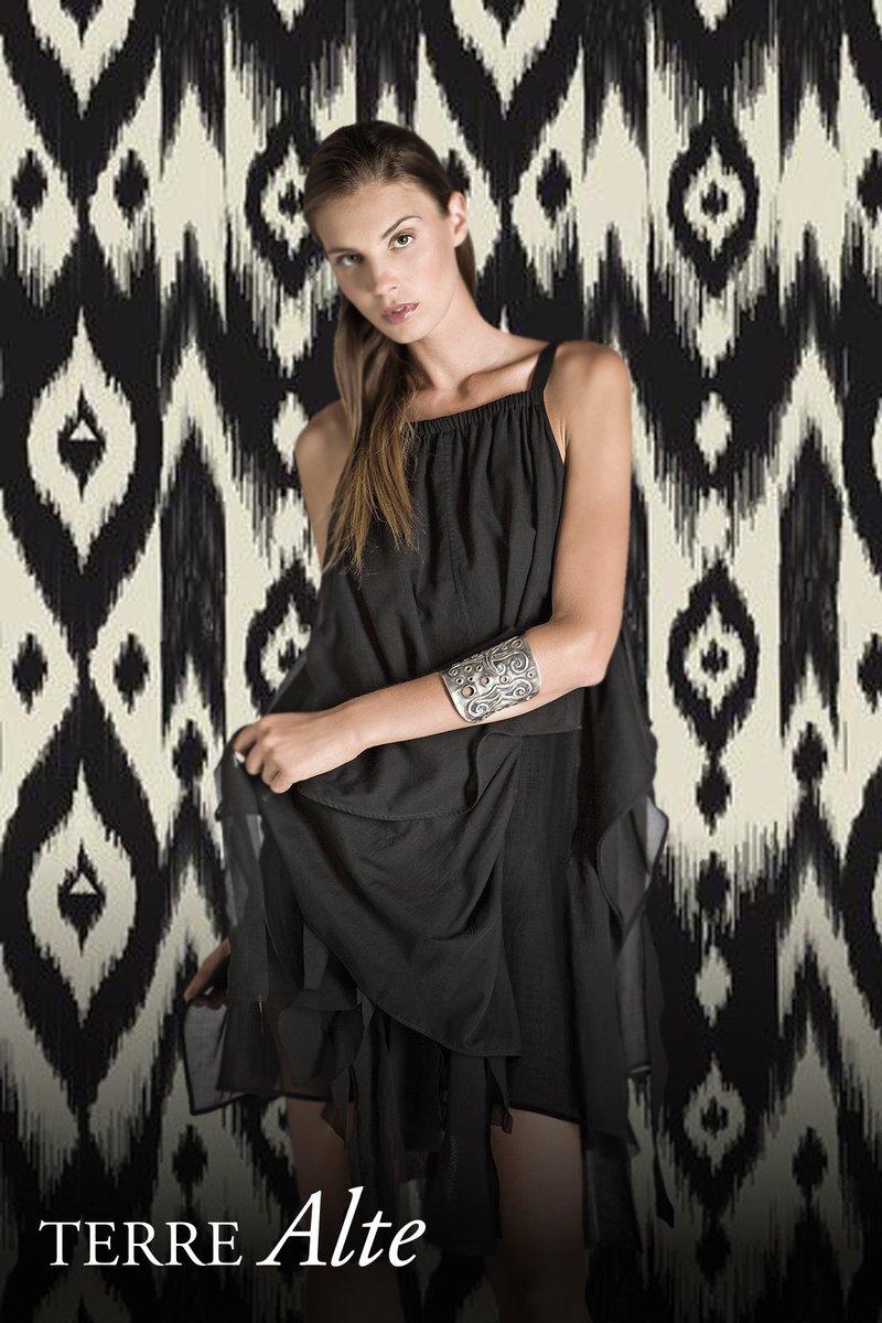 TerreAlteStyle's tweet photo. The #Africa in the heart. #Tribal inspirations for the TerreAlte dress.
#terrealtestyle #handmade #glam #style https://t.co/IrHRongcTR