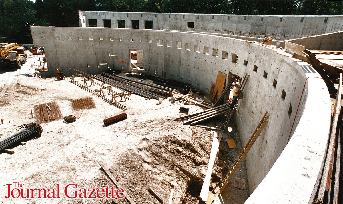 JGFeatures's tweet image. #TBT: Work on the Indonesian Rain Forest at @fwkidszoo in Fall 1993. #AllenCo200 #Indiana200 #FortWayne