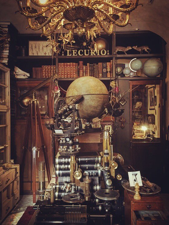 Lhiannan Shee A Twitter また Lecurioオーナーのご了承を頂きましてお店の写真も撮らせて貰ってきました 撮影スタジオとしても利用可能だそうで お店というよりは錬金術師の隠し部屋か何かの様です T Co Cghevae6xh