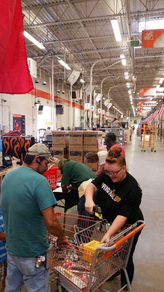 strachan_e's tweet photo. Blowing up ProX sign ups at 8919. Going after the RVP Challenge. #edmary #jeffwatson #swbest https://t.co/nY6pNUzXLa