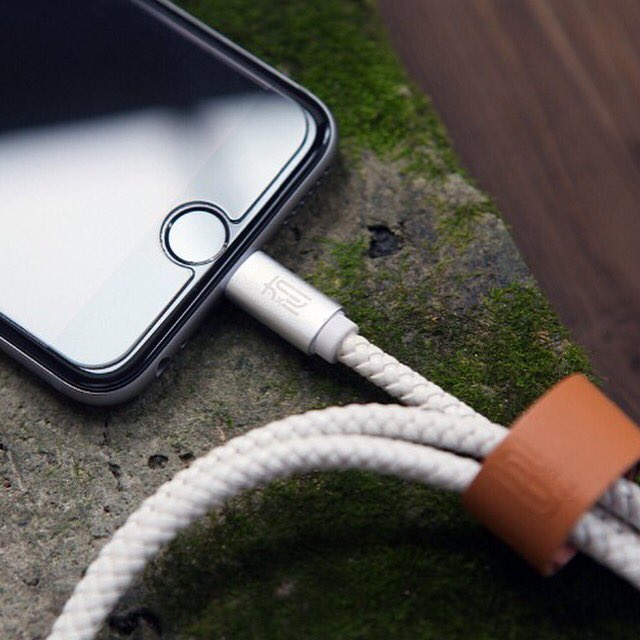 AaronBarber_UK's tweet image. NEW colours coming on our #popular Hand Sewn Leather Charging Cables. #iPhone #USB #Cable yorkshiregeek.com