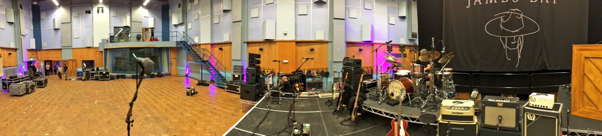 JamesBayMusic's tweet photo. Back in this absolute dream world! @AbbeyRoad studio 1 with @absoluteradio 😍 https://t.co/GOu64ji5IF