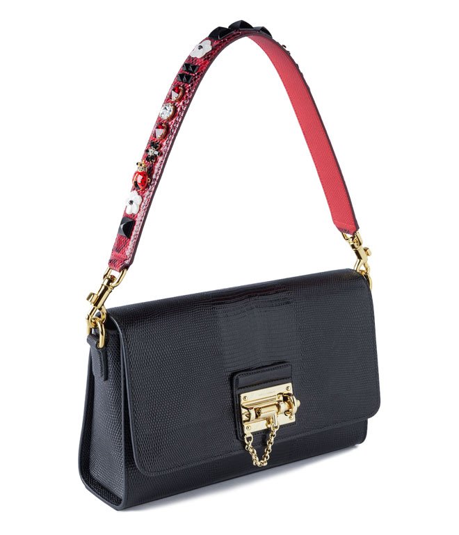 VogueFrance's tweet image. .@dolcegabbana imagine une nouvelle manière de personnaliser nos sacs et pochettes  bit.ly/28Z3lJS