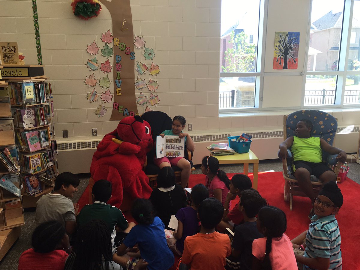 TheRoyalLibrary's tweet photo. The students at RD enjoying a read aloud from Clifford #RossReads @RossDrive https://t.co/bCbMbkohQu