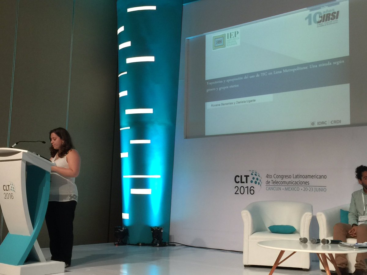 RoxaBarrantes's tweet photo. #CPRLATAM2016 Daniela Ugarte en presentación de trayectorias de uso de Internet @DIRSI @IEPeruanos https://t.co/nmyybvFVTH
