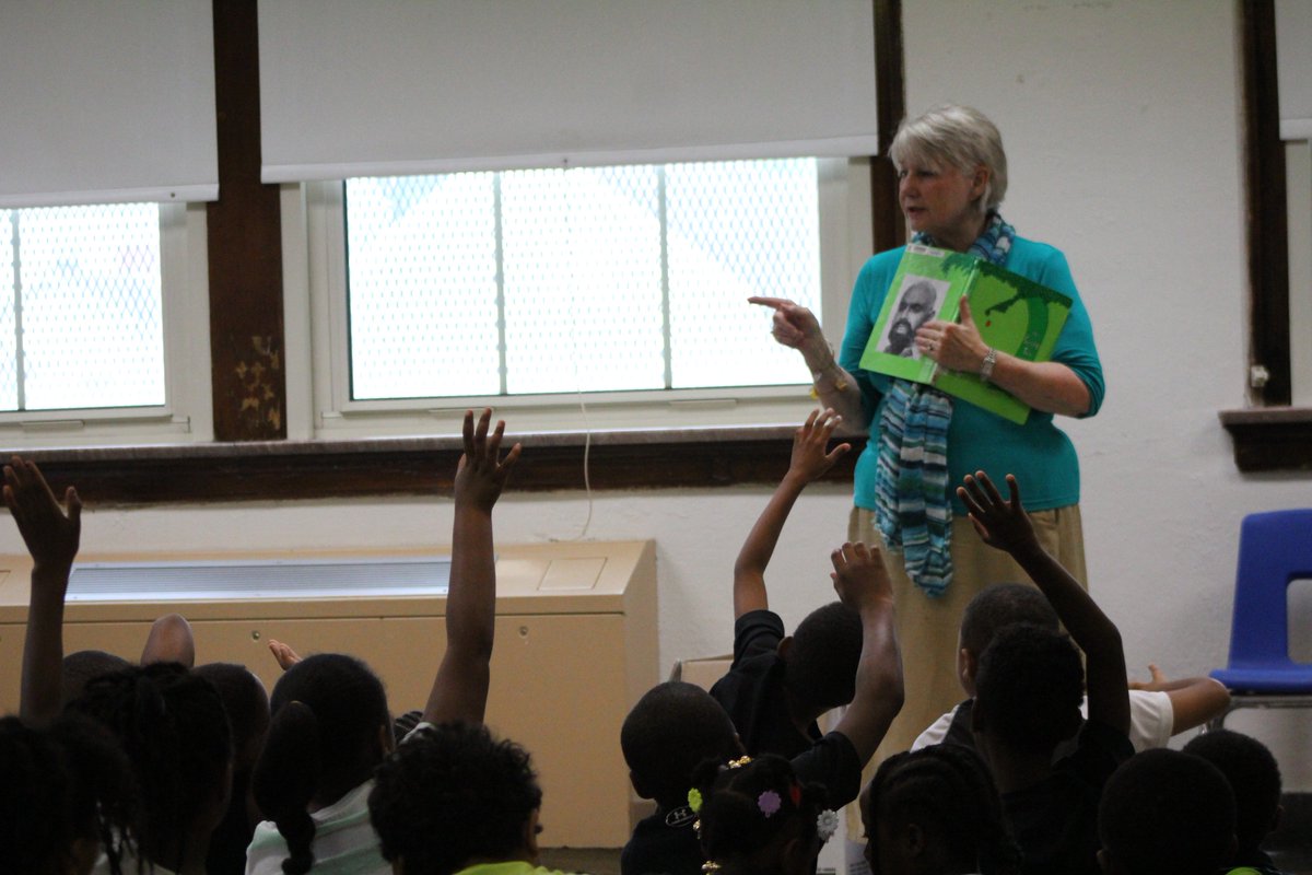 StGeorgesSILou's tweet image. #ReadingRocket's guest reader today was Dr. Drew! Thanks for sharing "The Giving Tree" with us!