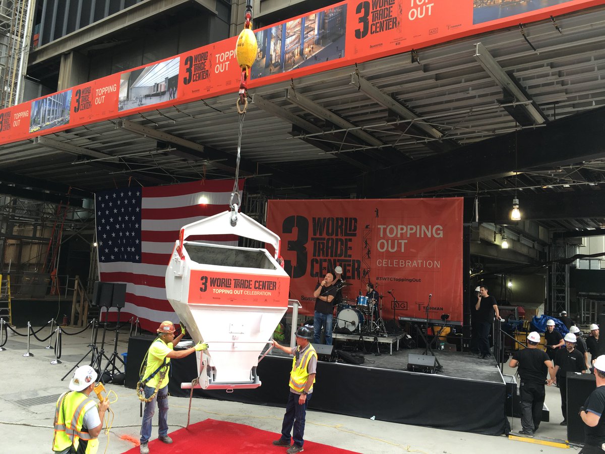 kelsycc's tweet photo. #3WTC officially tops out today--milestone moment for #lowermanhattan #3WTCToppingOut #construction https://t.co/LIk28ep7Zc
