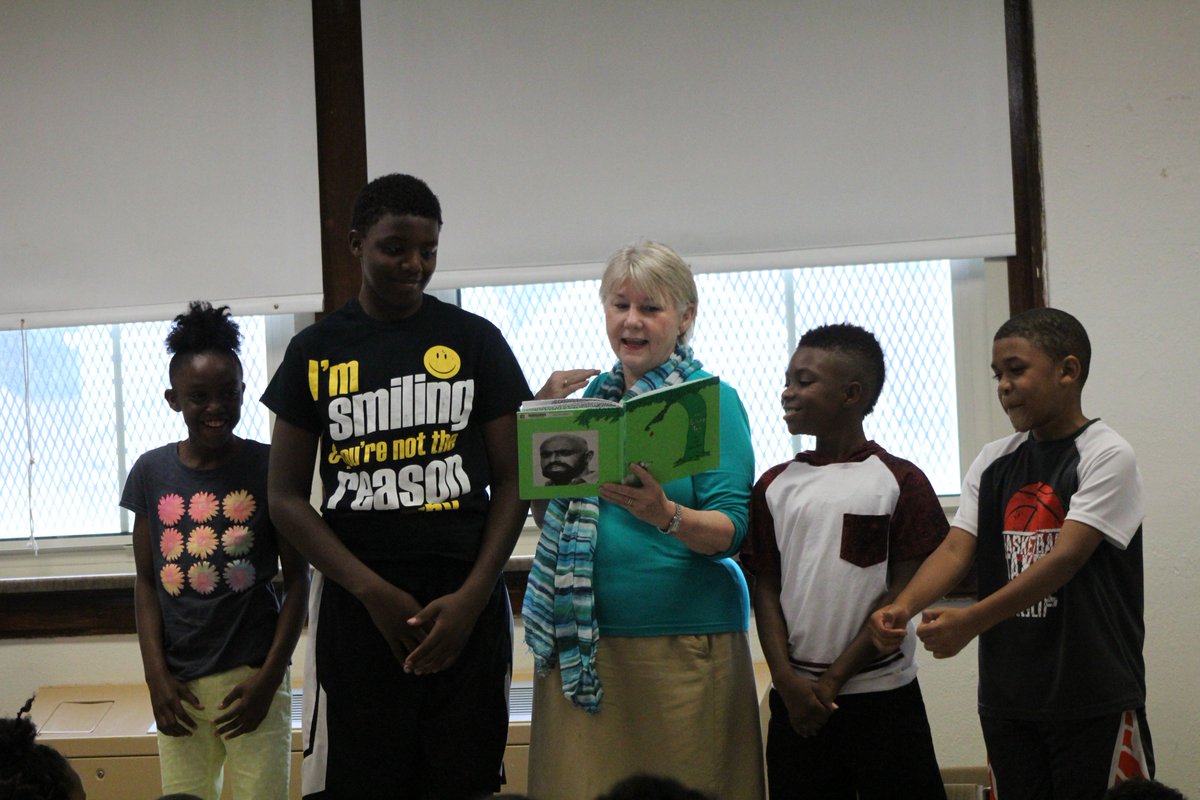 StGeorgesSILou's tweet image. #ReadingRocket's guest reader today was Dr. Drew! Thanks for sharing "The Giving Tree" with us!