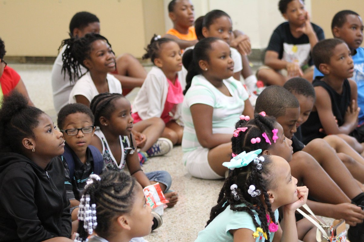 StGeorgesSILou's tweet image. #ReadingRocket's guest reader today was Dr. Drew! Thanks for sharing "The Giving Tree" with us!