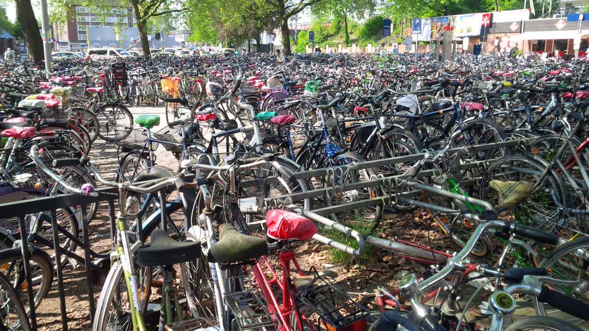 Lenne3D's tweet photo. Beeindruckender Parkplatz in #Münster https://t.co/DN9mkb03rU