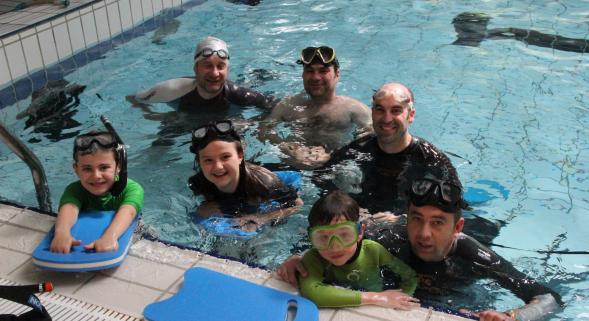 Plongée en bouteille en piscine:1ère expérience pour 12 jeunes d'<a href="/horizon9rbx/">HORIZON9</a> 
urlz.fr/3M0V #HEM #ROUBAIX