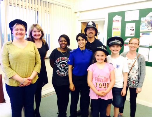 DigitalPCSO's tweet photo. #Derbyshires @DigitalPCSO raises awareness of internet safety amongst @DerbyDeafClub!

https://t.co/EsLLVxruN0 https://t.co/SQtfsZRv0C