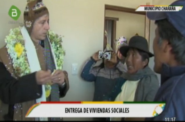 mopsv_Bolivia's tweet photo. #AHORA | Vpdte. #GarcíaLinera hace recorrido por una de las viviendas entregadas  en #Charaña. https://t.co/sdzFaYtAEz