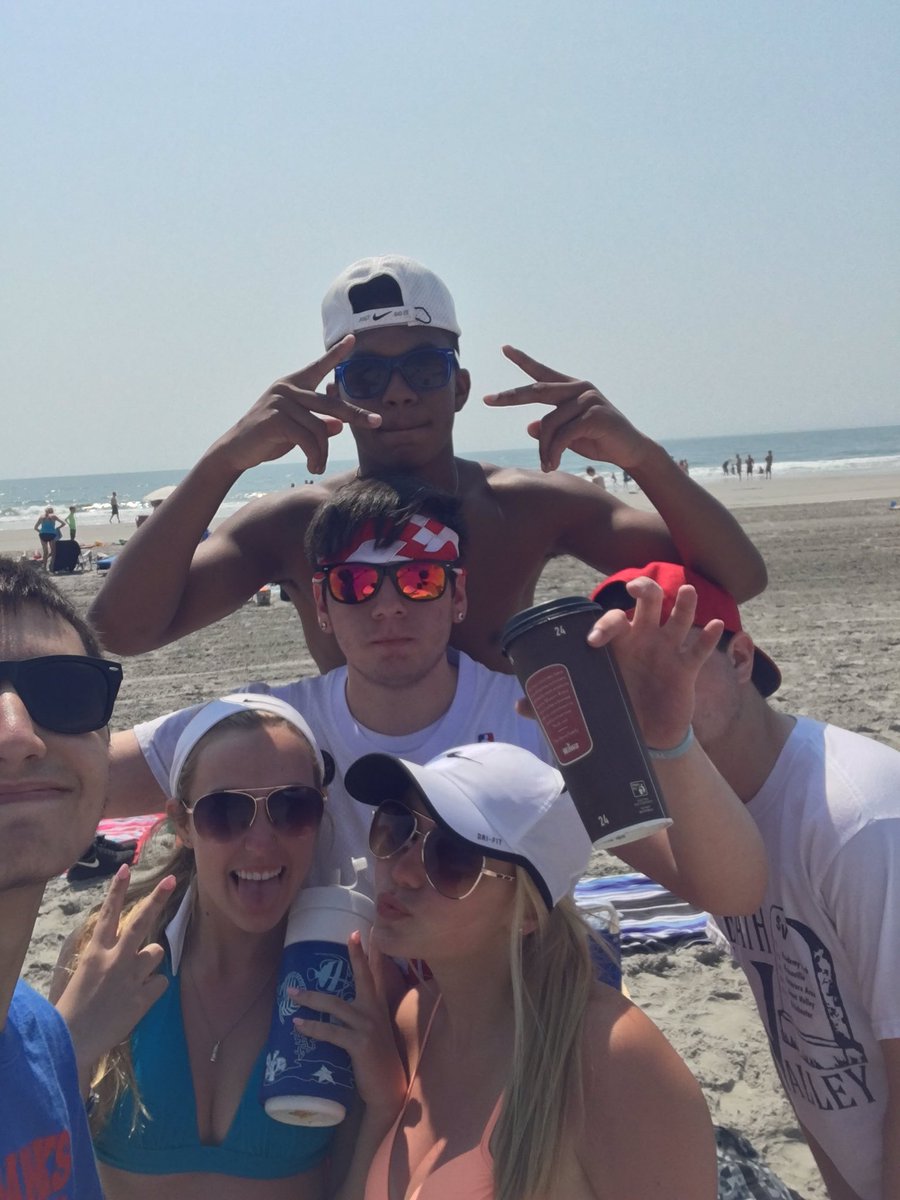 destefano23_'s tweet image. @Matt_Kolachny happy birthday Mathew hope u have a good dayy🤗👻❣❤️ #thebigpiece #replychug