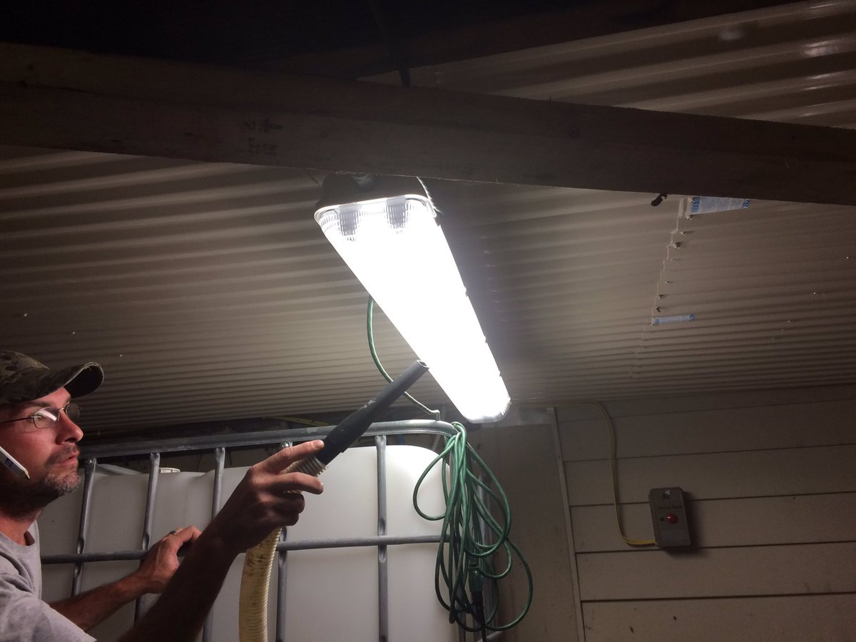 bluebirdgardens's tweet photo. Removing #bees from storage shed. Brave handyman, will make him a beekeeper yet! #swarmcatching #rolla https://t.co/xGfC9hw0zK