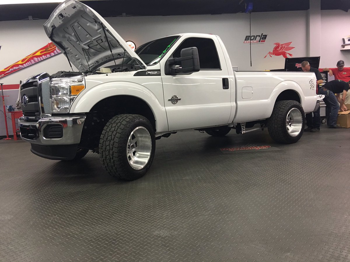 theLohnes's tweet photo. 1300hp at the tires. Loves me a standard cab diesel hot rod! #ford #powerstroke #nasty #compressionignition #diesel https://t.co/NBDMFgbZXe