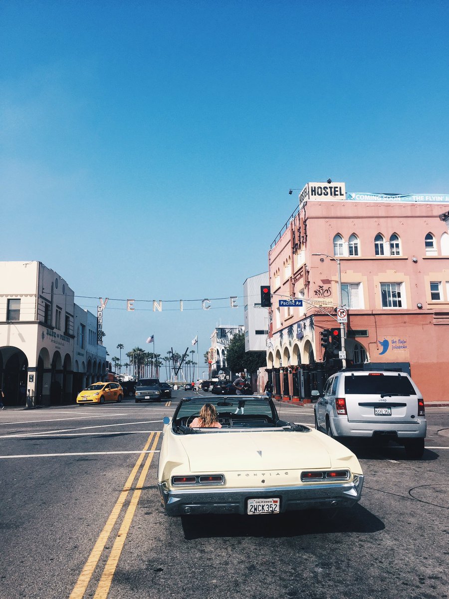 Menottis's tweet photo. You're almost there. Down and to the left #Classic #VeniceBeach #Menottis 🌴☕️🌴 https://t.co/R6a3RMShC3