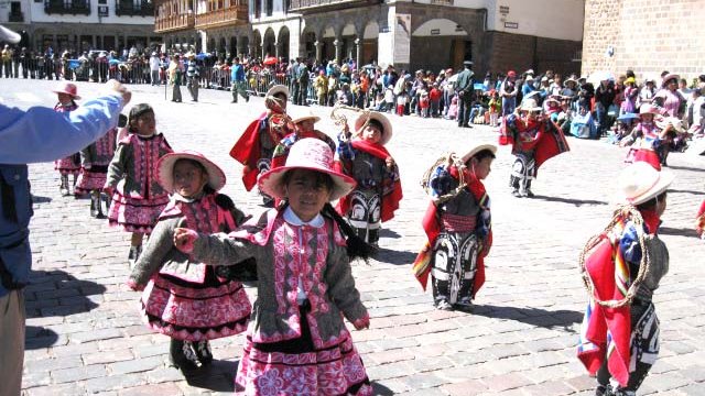 machupicchutri1's tweet photo. Los mas pequeños también rindieron homenaje a la ciudad del Cusco. #ohcusco #ohmachupicchu https://t.co/zEQUunV3dJ https://t.co/tq3vJvQpoL