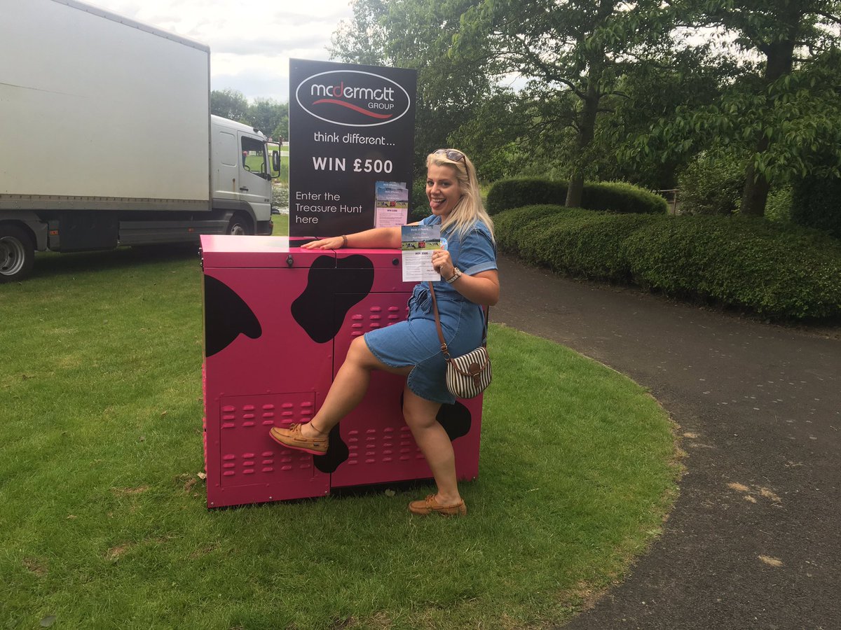 <a href="/MDGteam/">McDermott Group Ltd</a> <a href="/ScotlandRHShow/">Royal Highland Show</a> no.3! #onamission Pink to make the boys wink! #RHS2016
