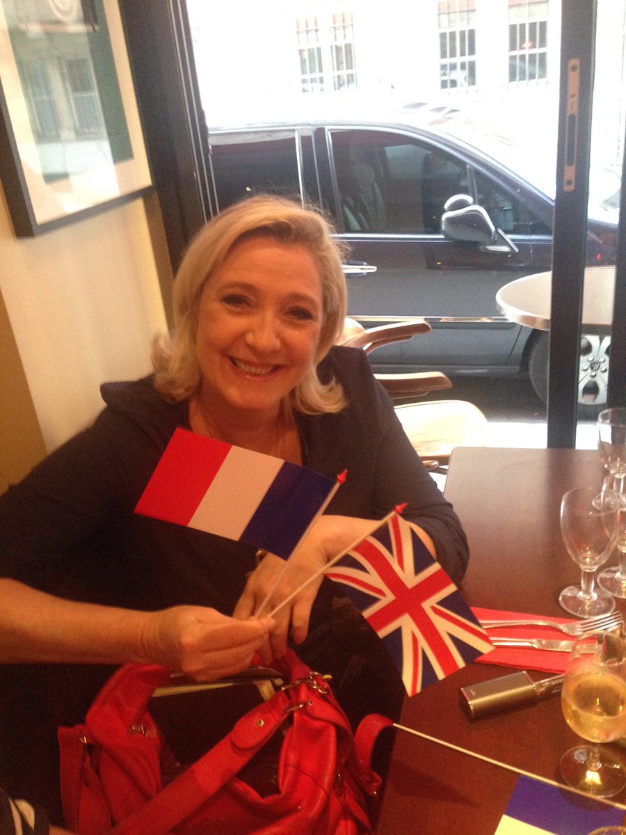 f_philippot's tweet photo. Ambiance franco-britannique pour célébrer la liberté des nations ! https://t.co/A0rVVhno78
