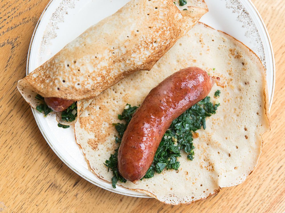 SAVEURMAG's tweet photo. They’re like crepes, but yeasted, and with bacon drippings, and they’re just really good https://t.co/JjvfuzG2LV https://t.co/wasgacuZRa