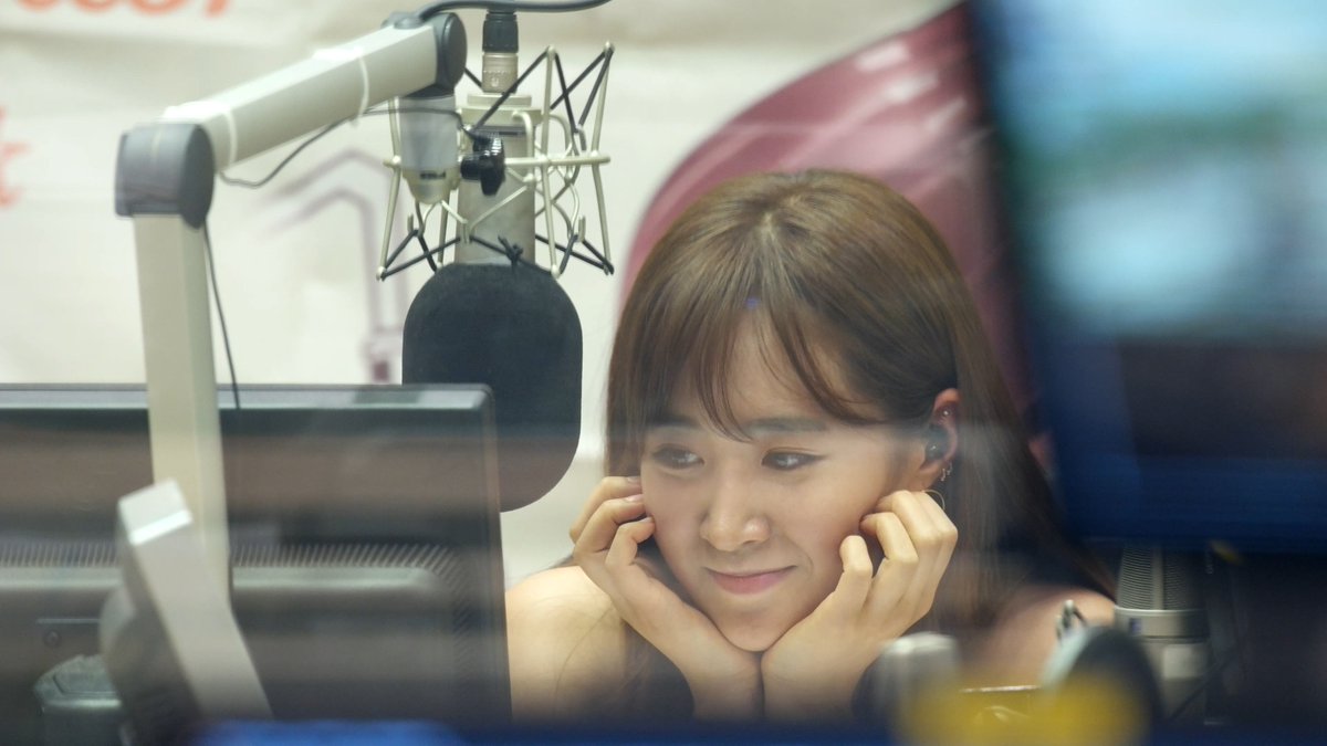 [PIC][23/24/25/26-06-2016] Yuri làm DJ đặc biệt cho "Radio KBS Cool FM Sukira" vào tối nay  ClpaS1oUYAEYR92