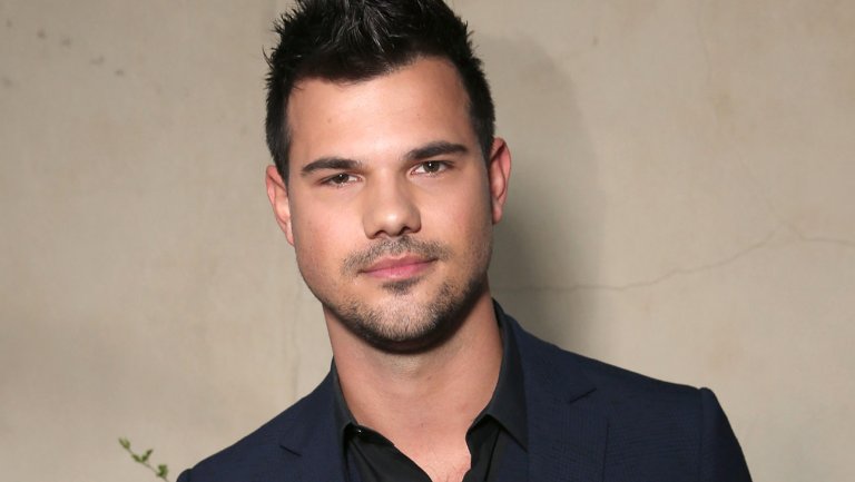 THR's tweet photo. Taylor Lautner to Star in Fox's #ScreamQueens https://t.co/DIOi8sPmss https://t.co/BqRk4bUpej