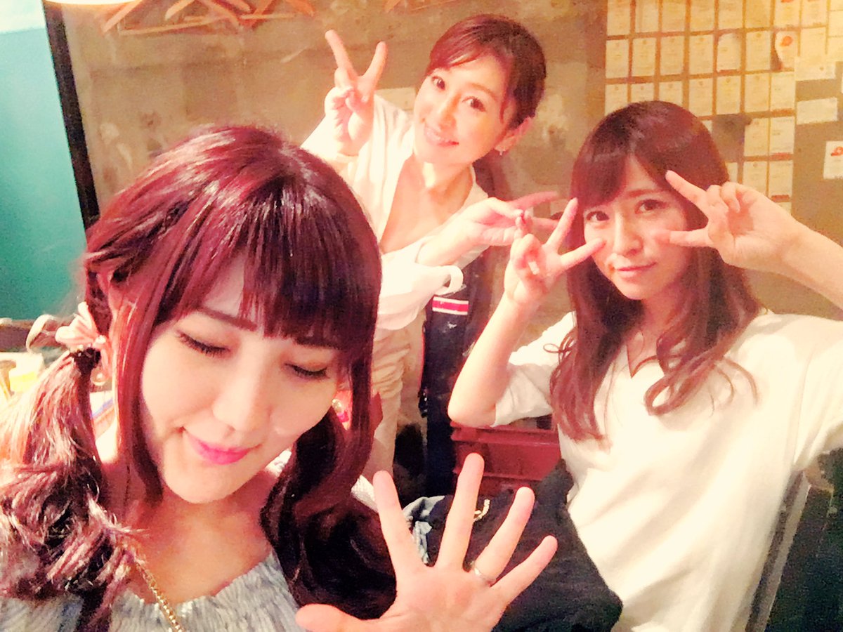 hitomi_komatani's tweet photo. 戸島花&amp;柑谷あゆみが
舞台を観に来てくれて
3人で女子会しました✨

感覚が近い人の意見は
自分の思っていることの
再確認な意味で
刺激と活力になる！！！ https://t.co/f3KplOSi9O