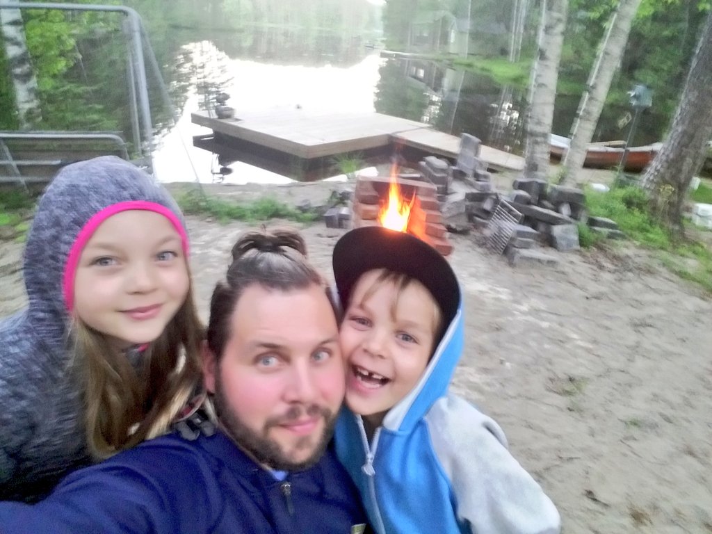 raato80's tweet photo. Hyvää Juhannusta! 
#juhannus #mökki #kesäloma #tikkataulu #haukinappaa #kokkokuinkokko #jämsä #parastajustnyt #kuu https://t.co/POkhH60Bfi