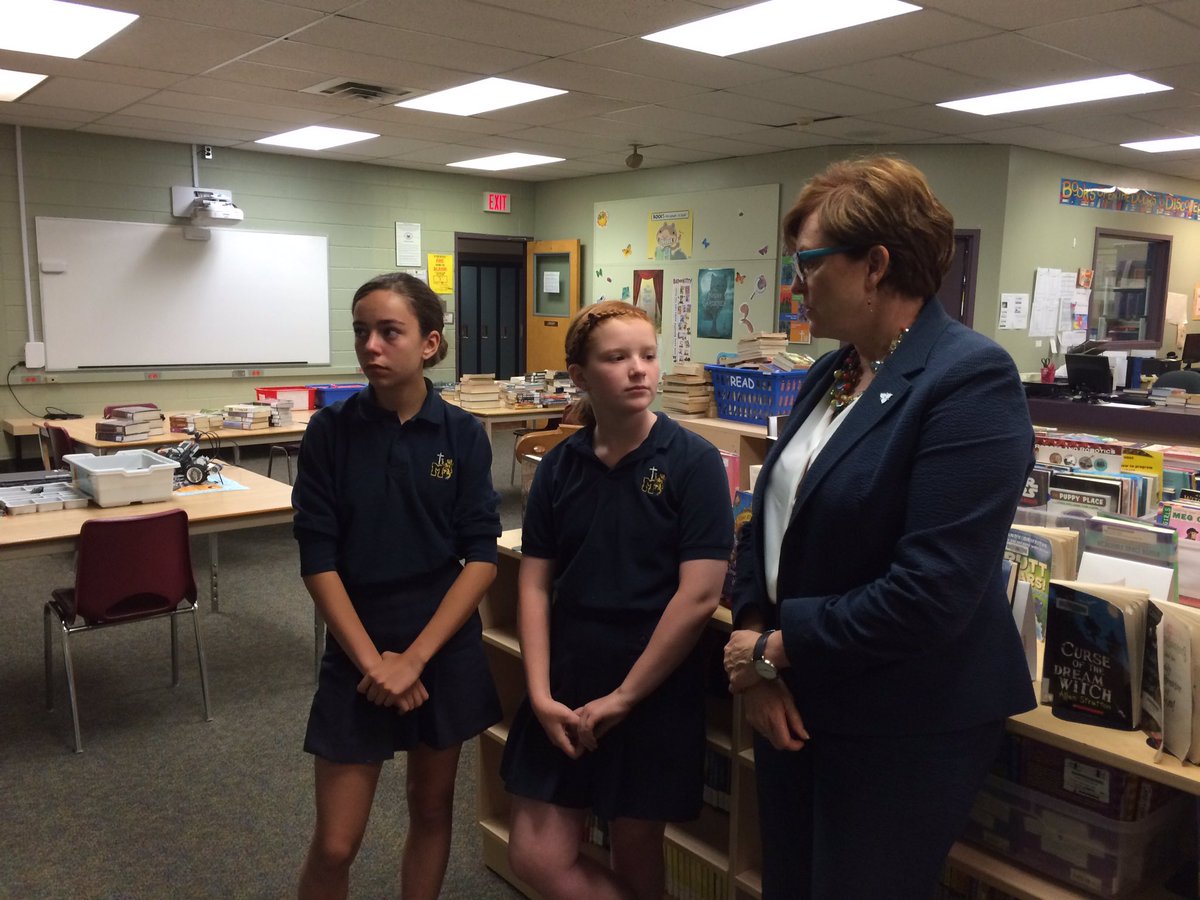 MarkLion14's tweet photo. MPP Eleanor McMahon visits FDK and chats with students about the Truth and Reconciliation mural. @HCDSB https://t.co/iFH7EbH9MB