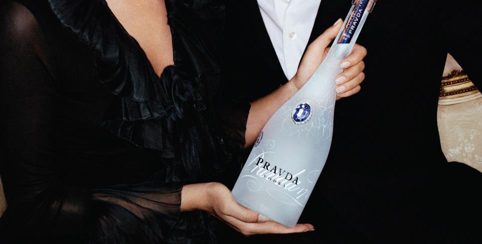 Elegance is the only beauty that never fades #pravdavodka #agirlsbestfriend