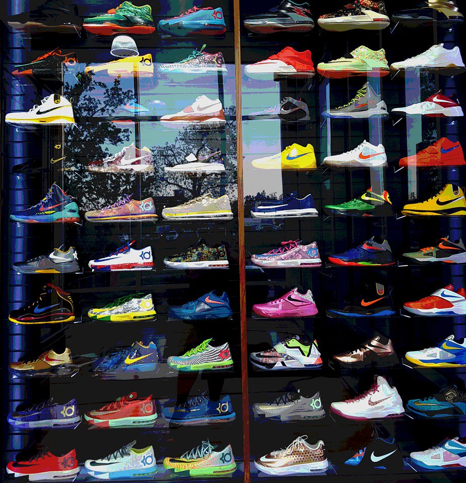 XRTickets's tweet photo. Best office in OKC has the best sneaker collection! @KDTrey5 Sneaker Collection! #KDforLife #OKCThunder https://t.co/lFY1rIVvIj