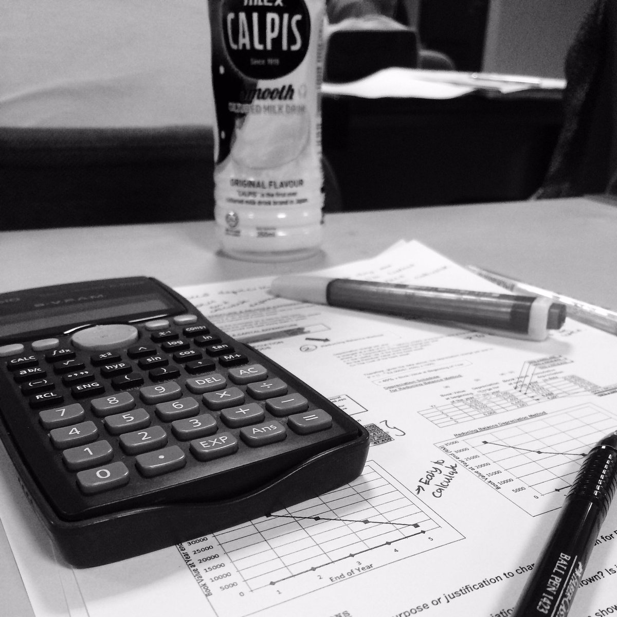 DIVYAAMITHIRAN's tweet photo. Sleepy π΄ #FundamentalsOfAccounting #Sleepy #Calpis #BlackAndWhite https://t.co/hawcANdBUo