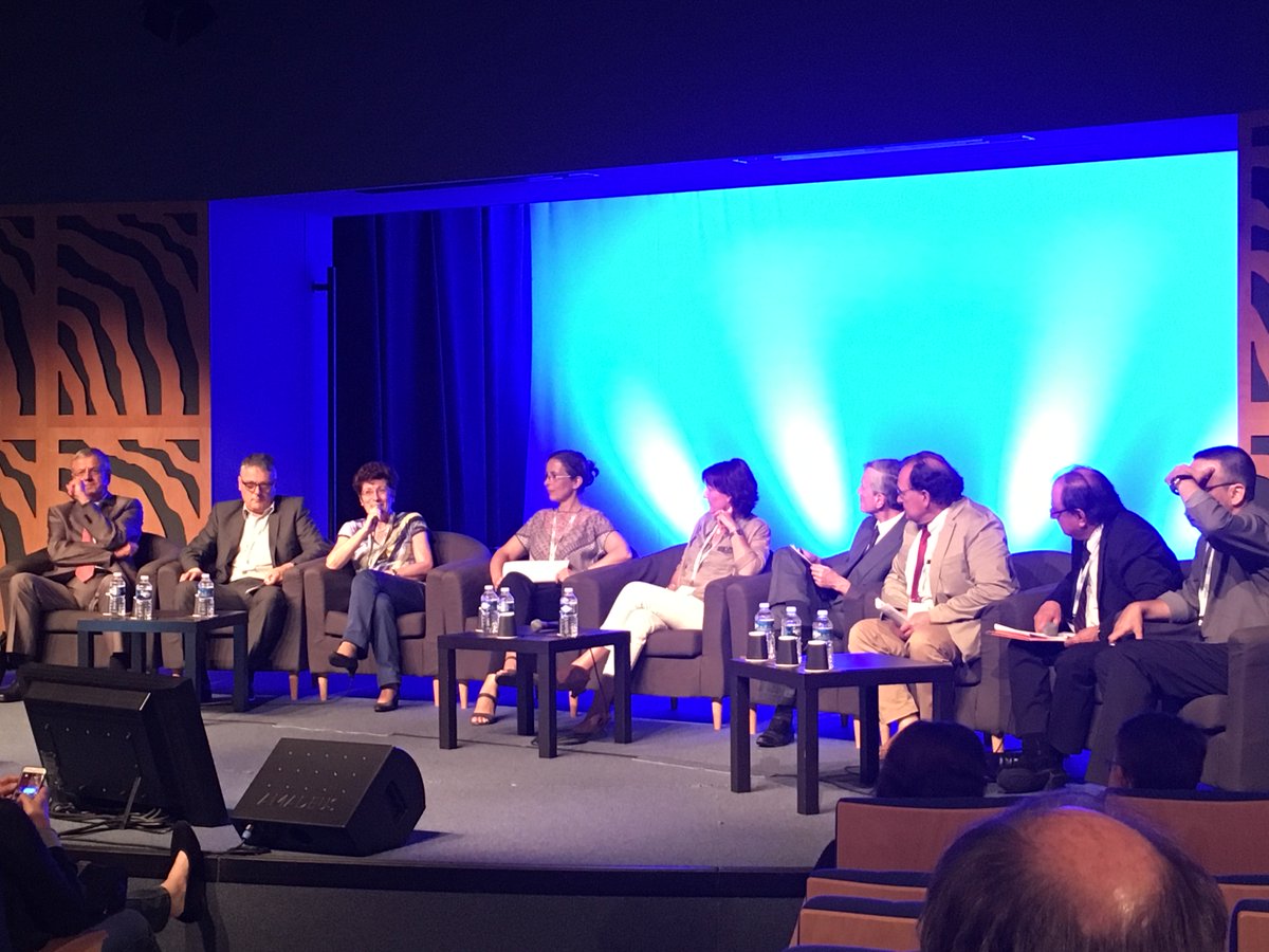 HEVAWEB's tweet photo. #JIMGS dans le thème de l'accès au données, la table ronde : #OpenData ou #CloseData?#BigData #hcsmeufr #healthcare https://t.co/DyXK2PrJXX