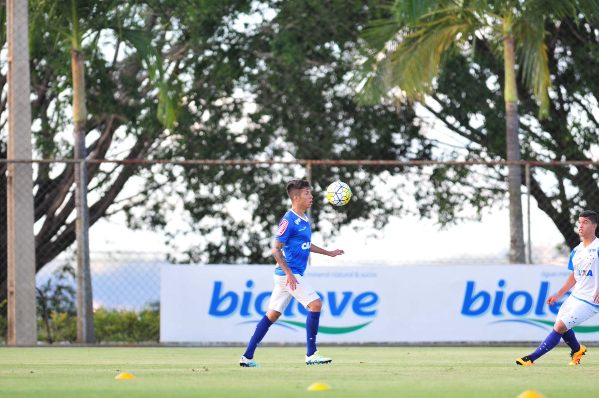 SuperesportesMG's tweet photo. Bruno Nazário comemora primeira oportunidade com Paulo Bento e goleada do Cruzeiro
https://t.co/8T4hDnHkq7 https://t.co/56A6sNCzRg