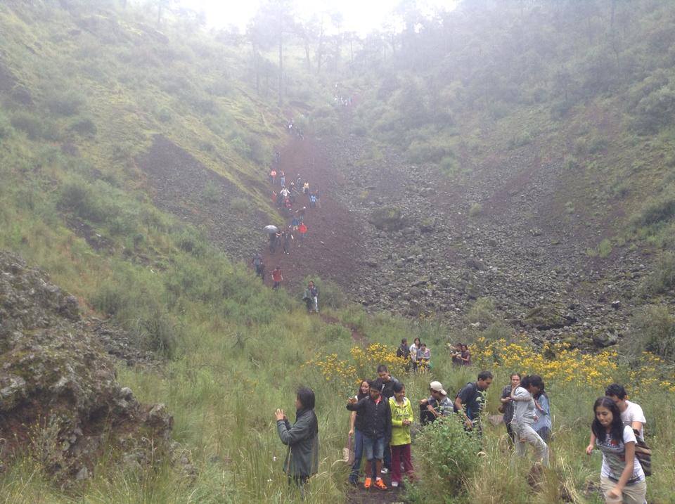 ¿Te avientas a bajar al crater de un volcán y una noche con cine de horror? bit.ly/1XzdPFD ¿te atreves?