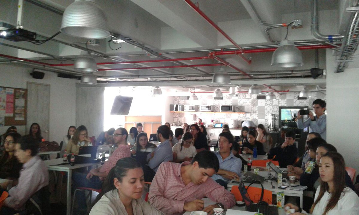 UlRules's tweet photo. #ULMediaRules Total concentración a esta hora en el desarrollo de la sesión de Golden Rules de Unilever. https://t.co/OxUrUMSxHT