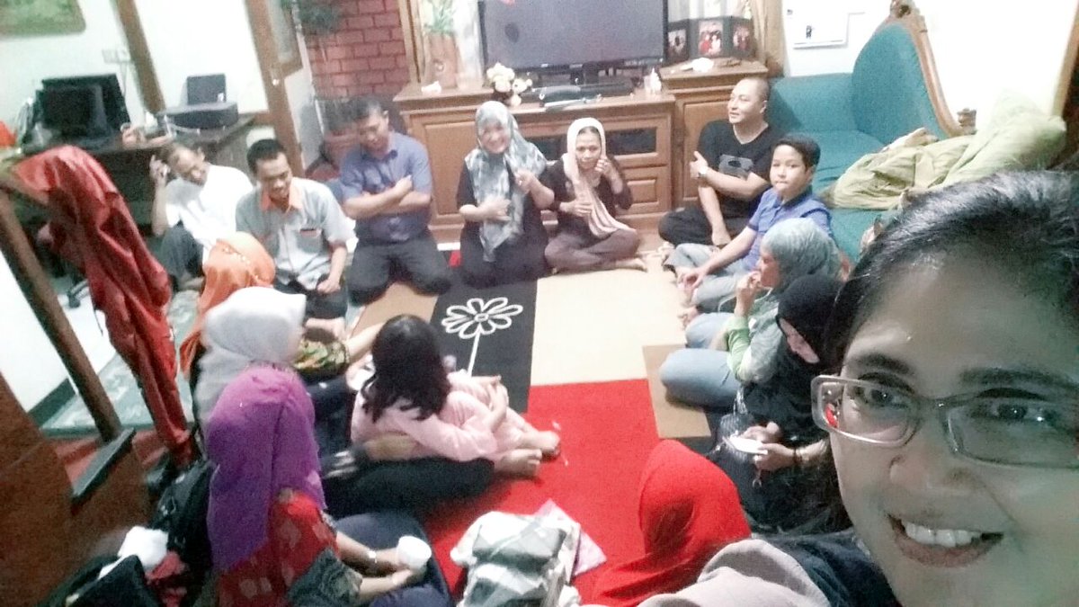 appu_jabar's tweet photo. Bukber puasa 1437 Hijriyah  cc: @mutia_appu @boss_march @kasedeupanjeun https://t.co/pvlCNqON8J
