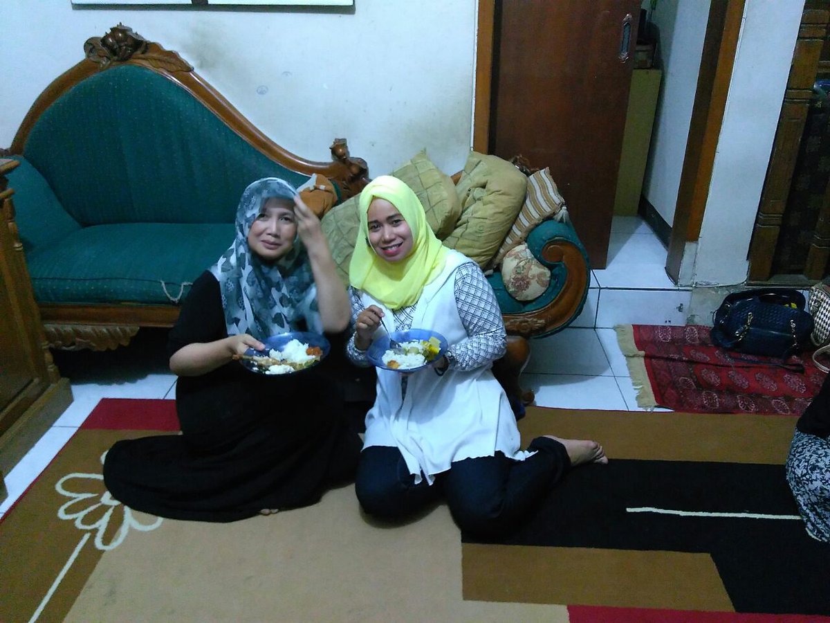 appu_jabar's tweet photo. Bukber puasa 1437 Hijriyah  cc: @mutia_appu @boss_march @kasedeupanjeun https://t.co/8nQkC3TfCy