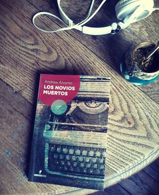 hormigas_negras's tweet photo. #LosNoviosMuertos, una novela sobre la temporalidad y la oscilación inquietante que se produce durante la seducción https://t.co/trWFUa8z8a