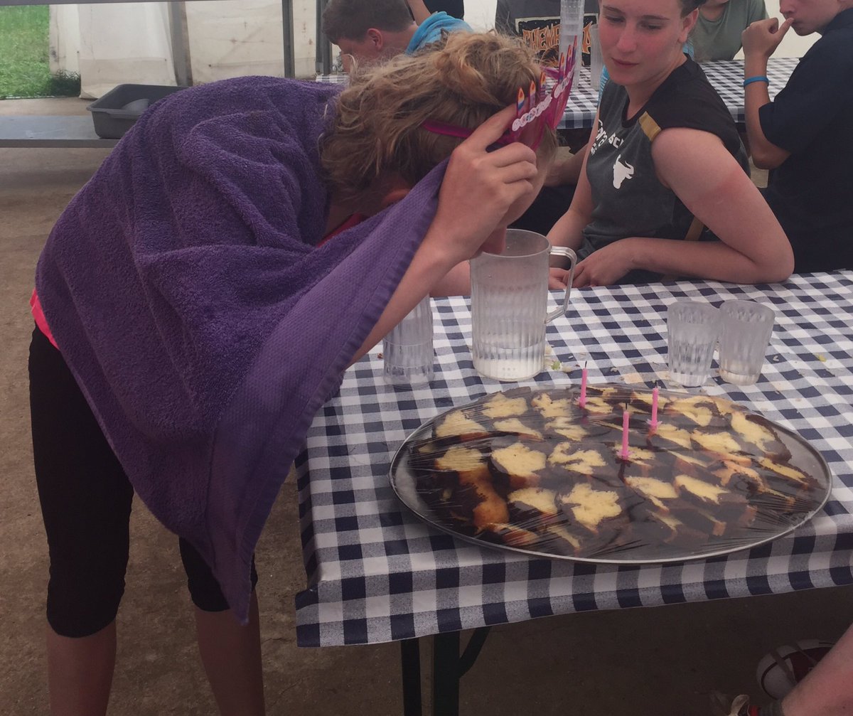 BA__Sport's tweet photo. Cake and candles for the birthday girl! 🎉🎂 https://t.co/3V0aQGMx0r
