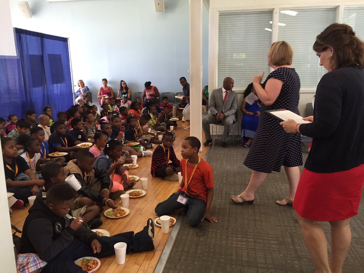 MSChildsMuseum's tweet photo. Thank you @PhilBryantMS for visiting our 1st #Read2Succeed These kids are excited to pass the 3rd grade #ReadingGate https://t.co/rntxgFcvy9