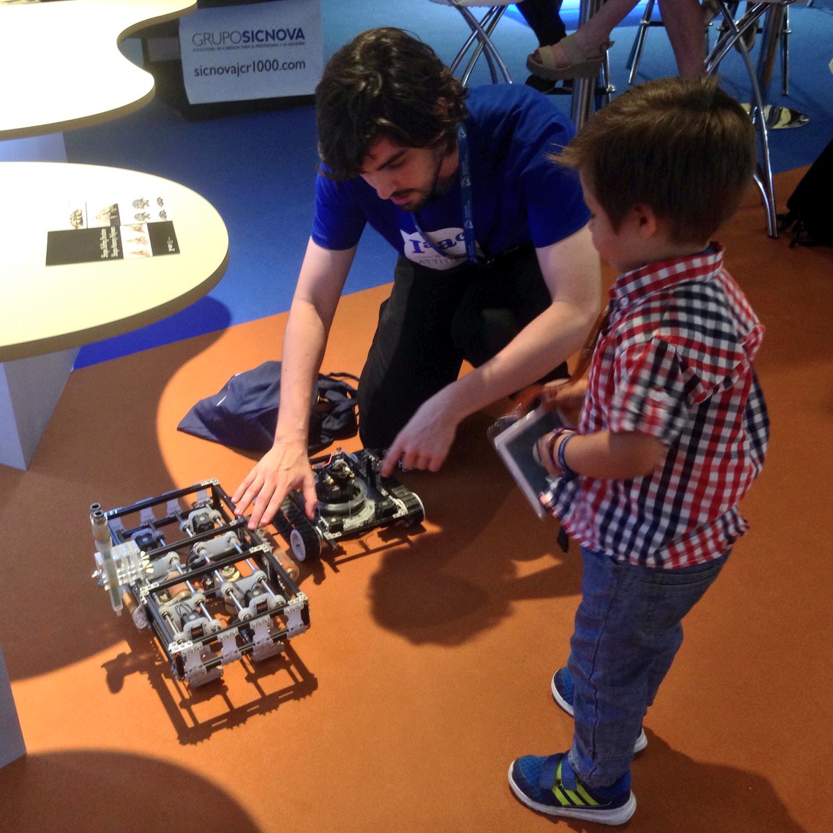 IAAC's tweet photo. #3dprinting explained to a kid: #Minibuilders at @in3dustry! Great job @enricrodon!!! https://t.co/Gp1rg2ab1e