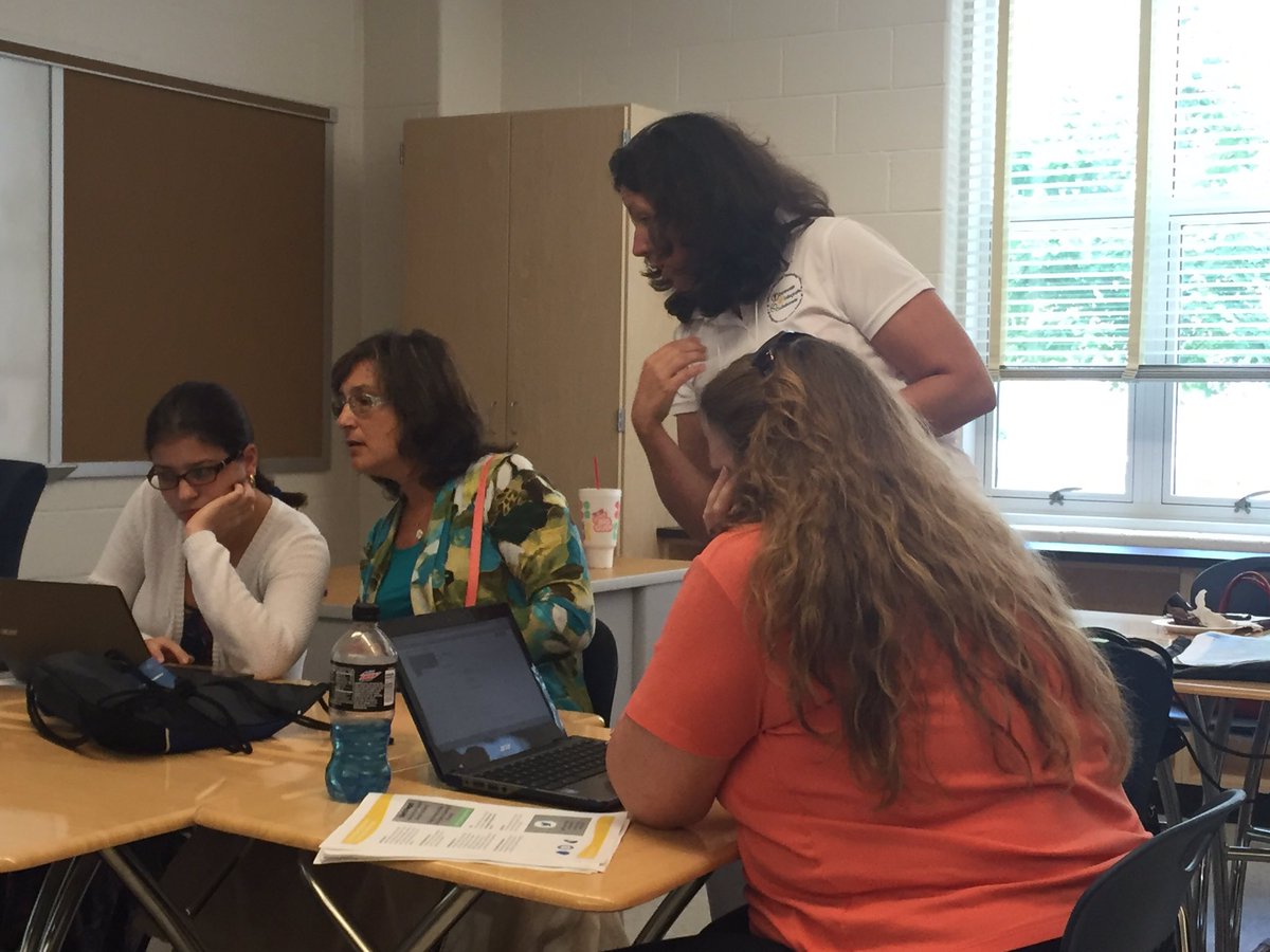 mcpsDMM's tweet photo. Loving @carriedbooth class on 21st Century newsletters #mcpsIIC2016 https://t.co/3i6v7dxlaJ