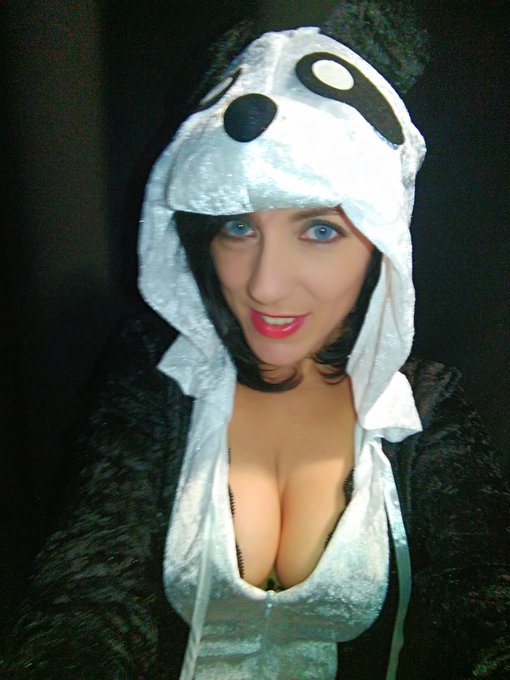 💞💋 Coucou mes ch&eacute;ris !!!! Plein de bisous 😇RT si tu me trouve mignonne 💋💞 https://t.co/i4GDiHnDhm<a href="/tag/sunnyday"class="tags"><span>#sunnyday</span></a><a href="/tag/kiss"class="tags"><span>#kiss</span></a><a href="/tag/badgirl"class="tags"><span>#badgirl</span></a><a href="/tag/ngot"class="tags"><span>#ngot</span></a>