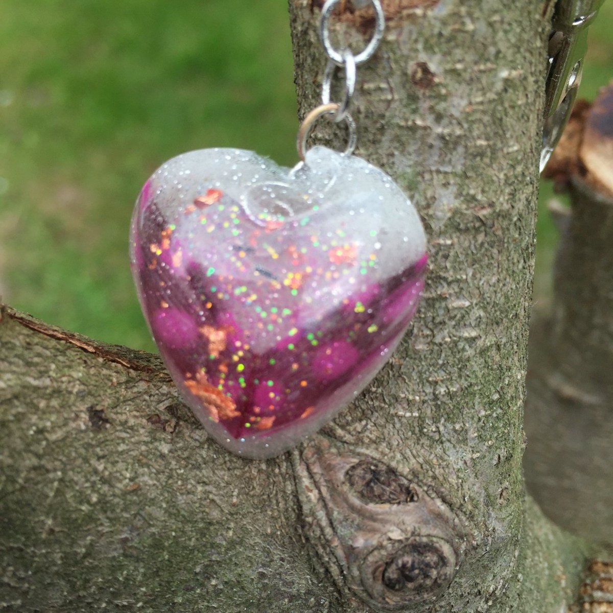 tinksaccessory's tweet photo. Pink feather heart keyring: resin keyring; keyring; glitter… https://t.co/QXLWOGKEzd #etsyuksellers #FeatherKeychain https://t.co/7fqEaLx0sn