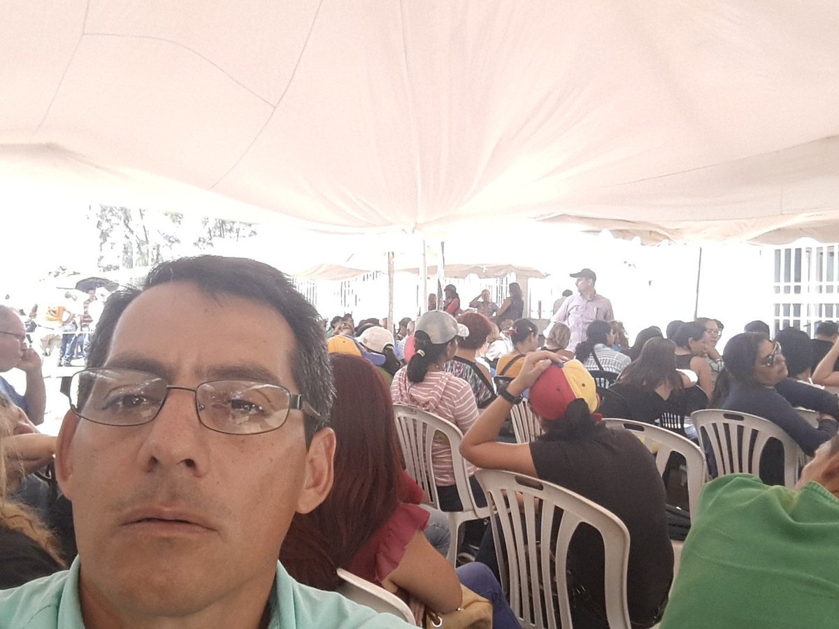 ciroquiro's tweet photo. Esperando termine la hora del almuerzo para quese reactiven las maquinas y validar nuestra firma, desde Upata. https://t.co/q7O327VOGZ